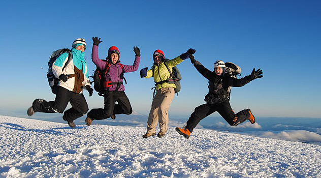 La felicidad del grupo tras haber llegado a la cumbre